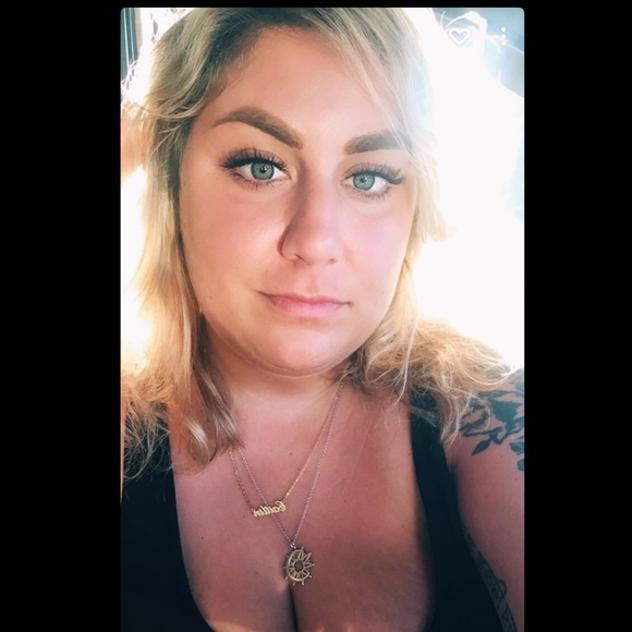 caitlinlarson27